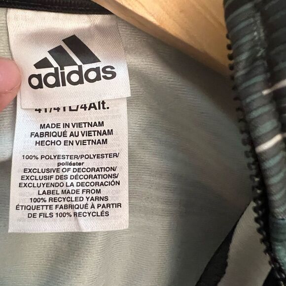 Adidas wave cammo toddler jacket. Unisex size 4T - Picture 6 of 9